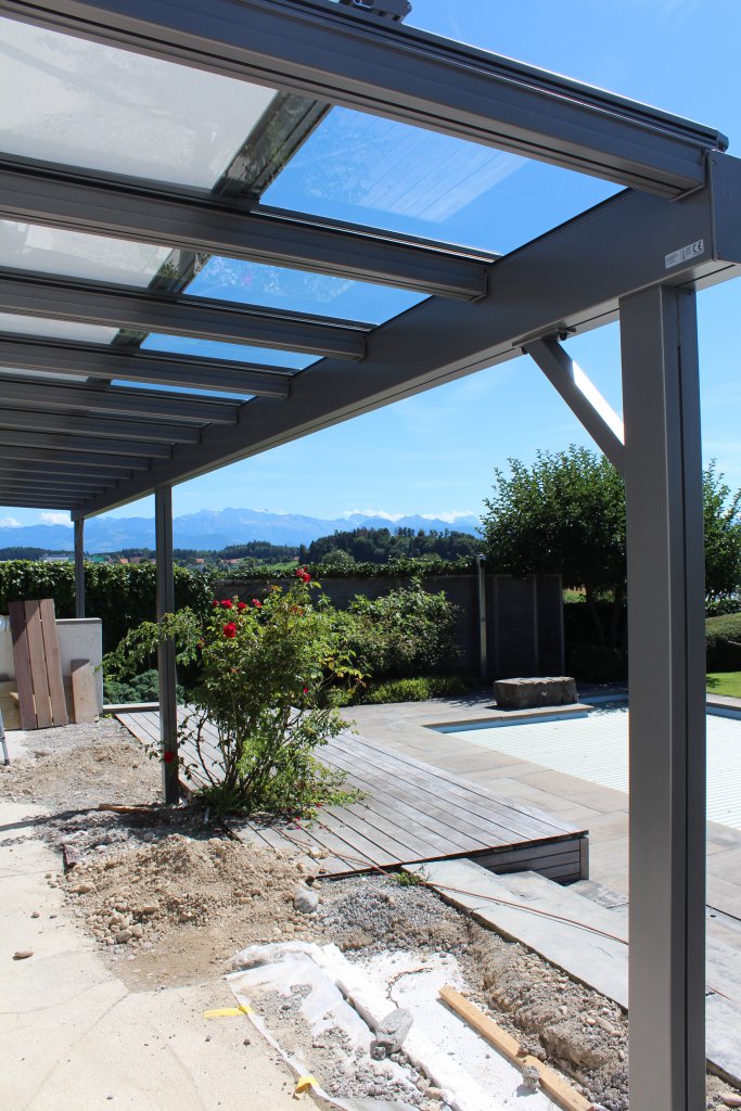 Pergola mit Glasdach, noch im Bau